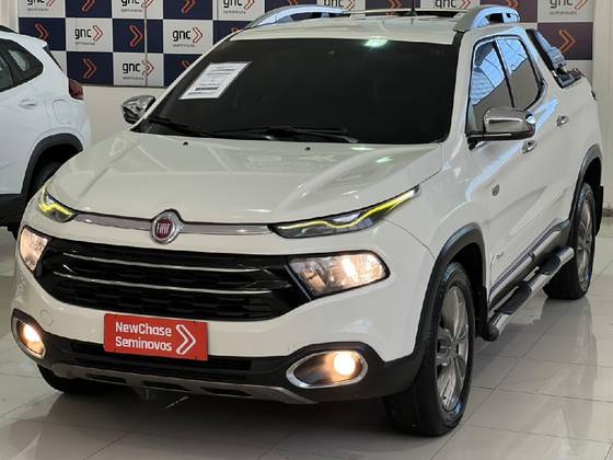 FIAT TORO 2.0 16V TURBO DIESEL RANCH 4WD AT9 FIAT TORO 2.0 16V TURBO DIESEL RANCH 4WD AT9